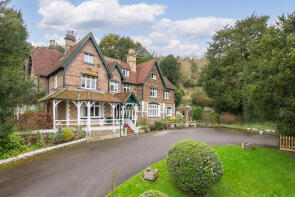 Flat 3, Boxhurst, Old Reigate Road, Dorking RH4 1NT