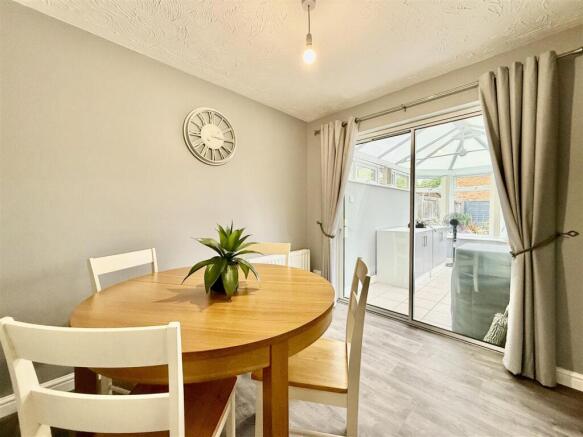 Acorn Close, Eldene, Swindon photo 4