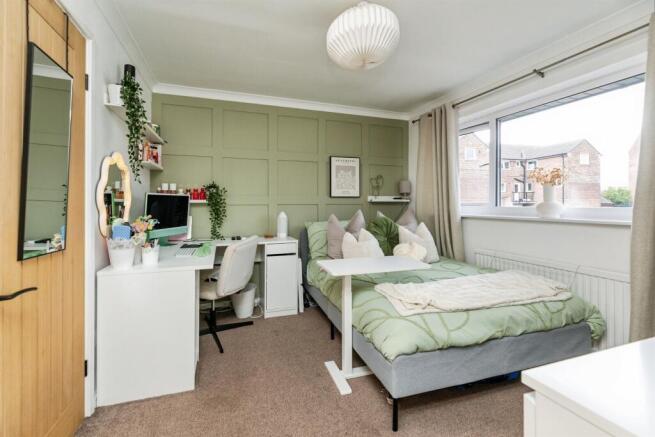 3 bed Terraced for sale Image 11