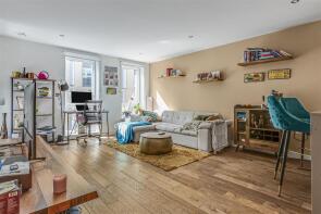10, 27 Summerbee House, Eltringham Street, London SW18 1GT