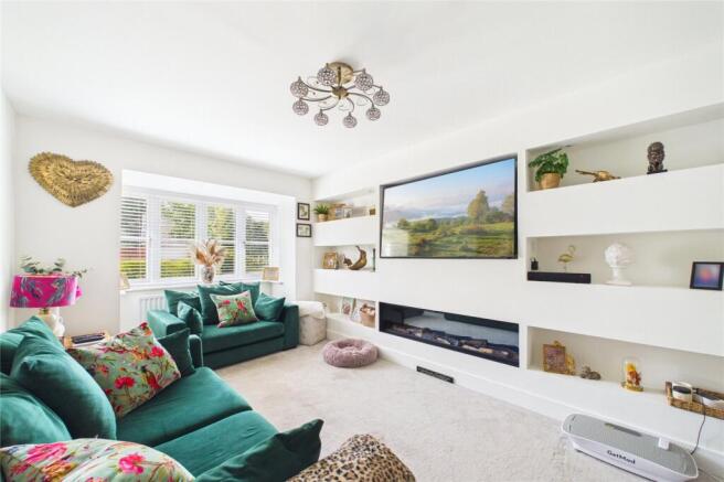 4 bed Detached for sale Image 2
