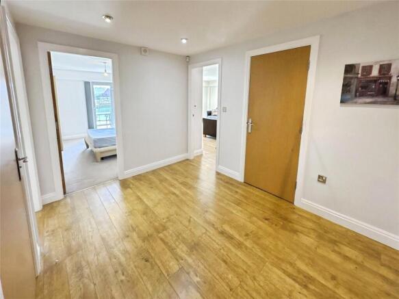 2 bed Flat to rent Image 7