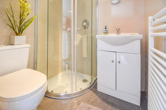 Master Bedroom En...