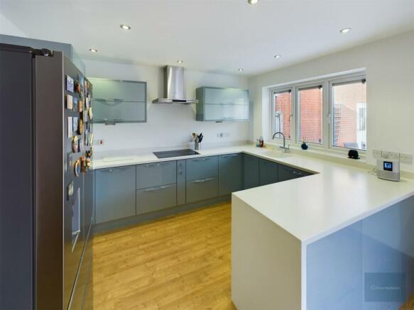 CAM02558G0-PR0218-ST