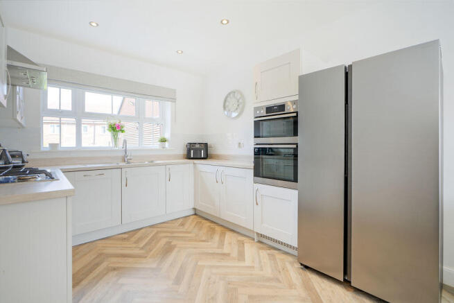 4 bed Detached for sale Image 8
