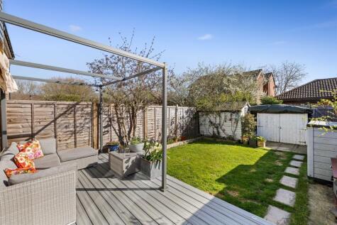 Ref: GK - Donald Gardens, Hookwood, RH6 0GS