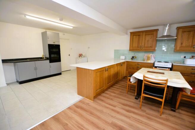 Kitchen/Dining room