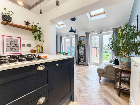 3 bed Semi-Detached for sale Image 7
