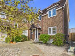 8, The Beaches, Waterford Gardens, Littlehampton BN17 5PQ