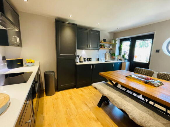 Ardsley Mews, Earlsmere Drive photo 4