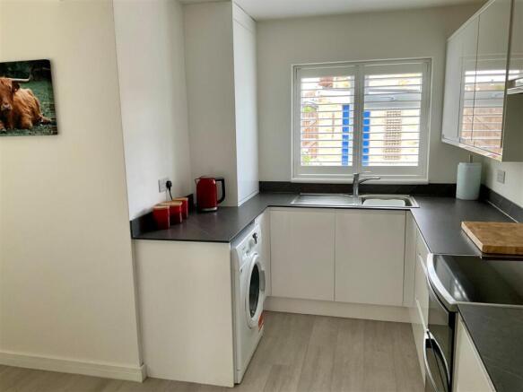 Kitchen pic2.jpg