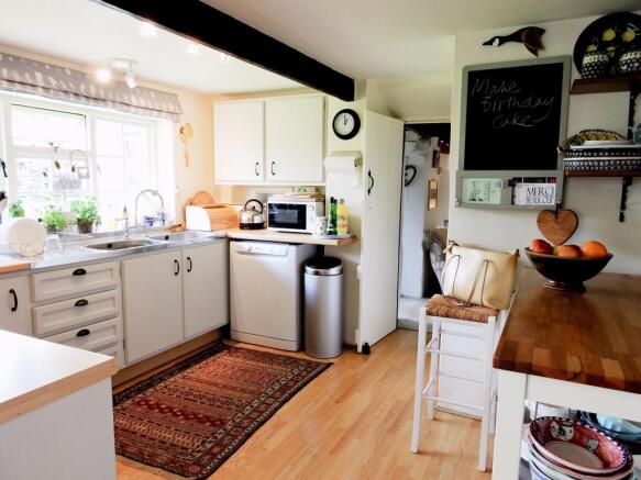 KITCHEN / BREAKFAST ROOM