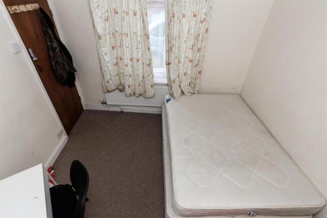 Bright bedroom with double bed and desk space...