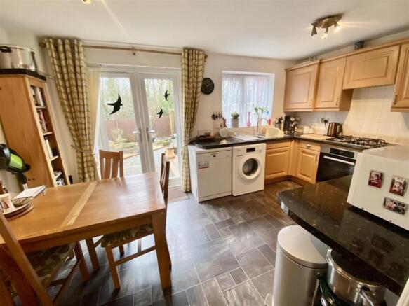 KITCHEN/DINING ROOM