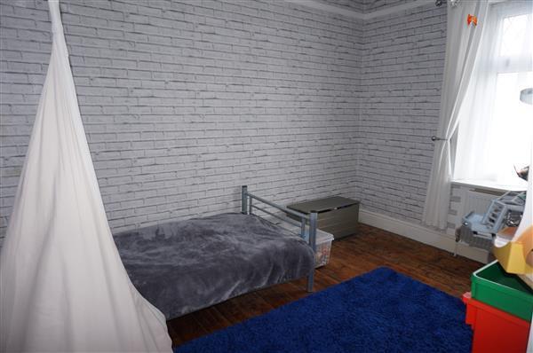 FRONT BEDROOM 3 :