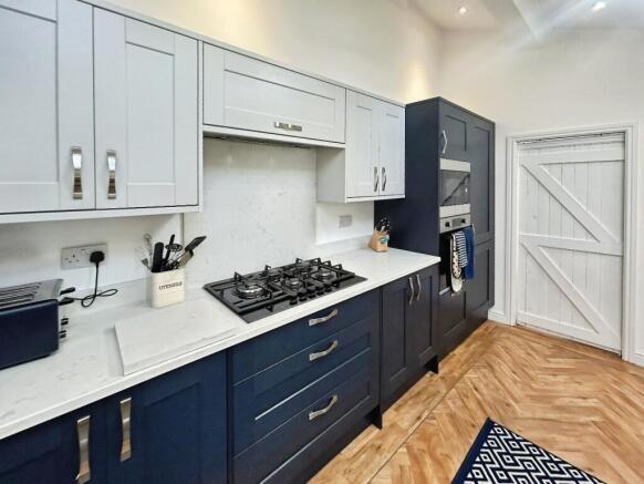 pbox-kitchen-345614.jpeg
