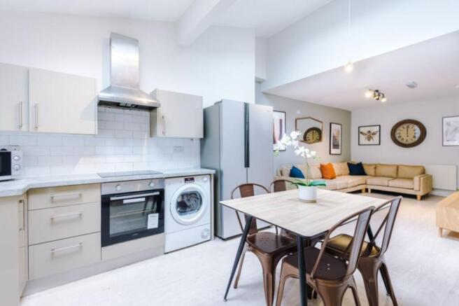 41TR - Living Area / Kitchen