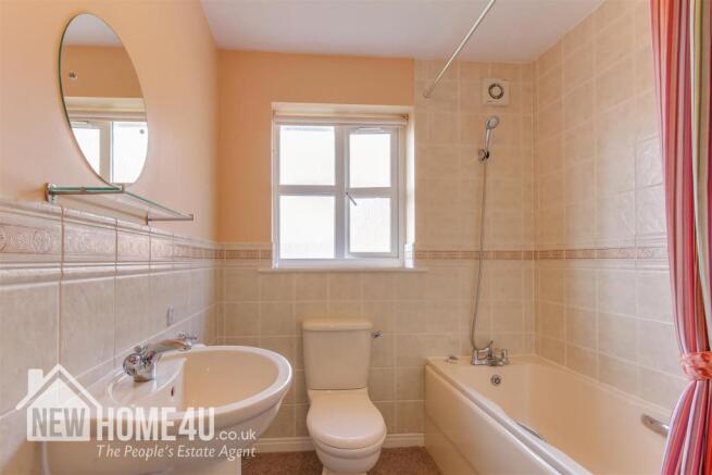 FAMILY BATHROOM: