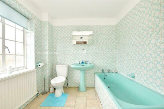 Spacious Bathroom with Bathtub