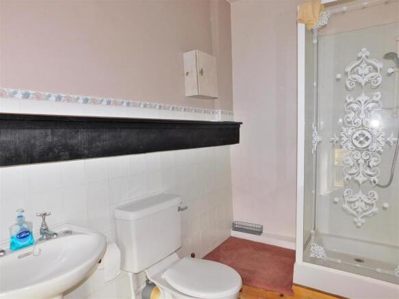 EN SUITE.JPG