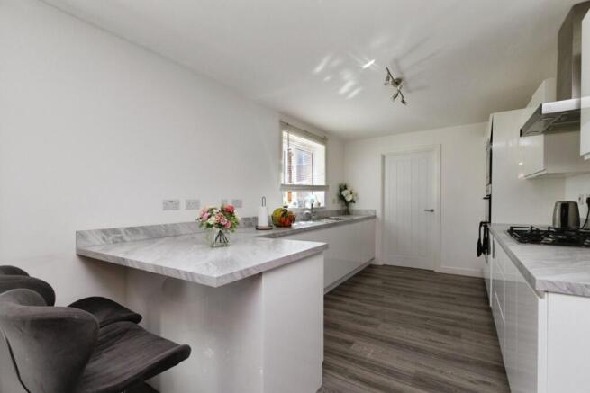 5 bed Detached for sale Image 6