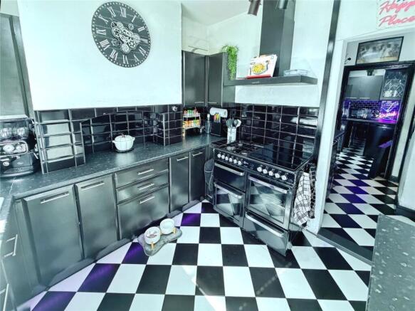 4 bed Semi-Detached for sale Image 4