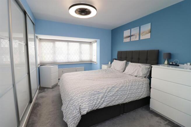 4 bed Detached for sale Image 5