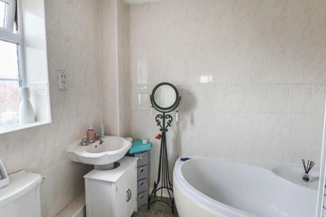 En-suite to Master Bedroom