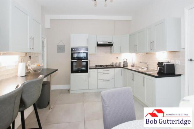 OPEN PLAN FITTED KITCHEN/DINING ROOM