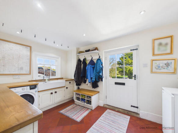 6 bed Detached for sale Image 9