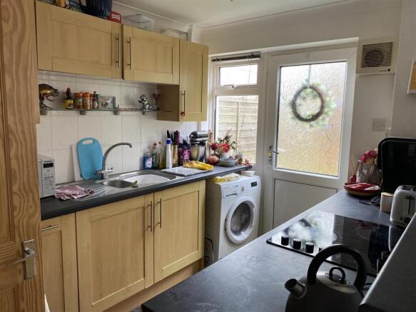 kitchen 2.jpg
