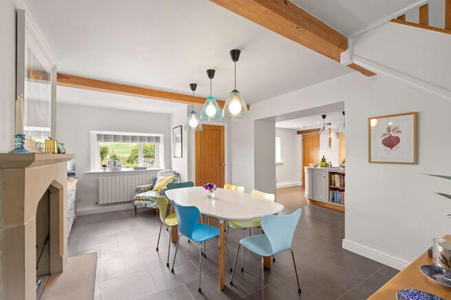5 bed Detached for sale Image 8