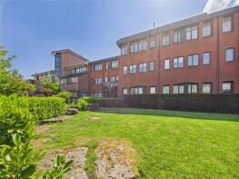 Flat 1, Holmes Park, North Street, Horsham RH12 1FJ