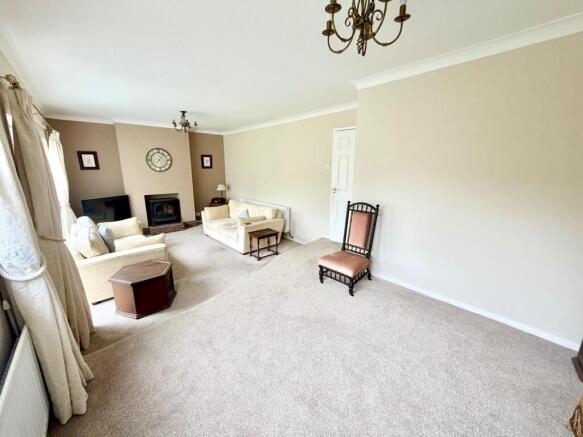 4 bed Detached for sale Image 6