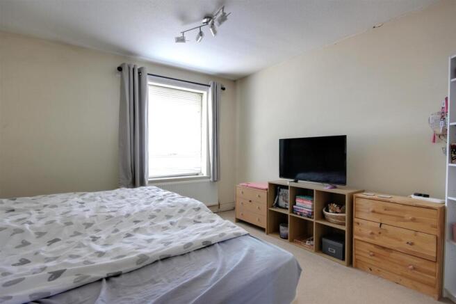 4 bed Town House for sale Image 7