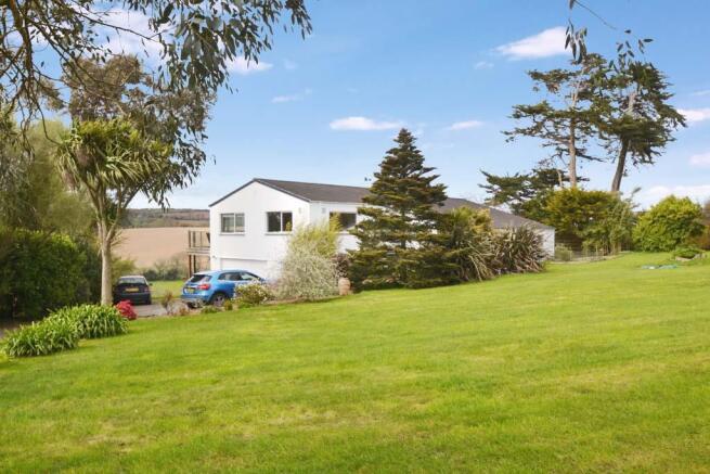 THE PROPERTY