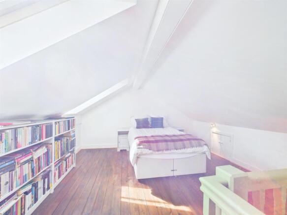 3 bed House for sale Image 11