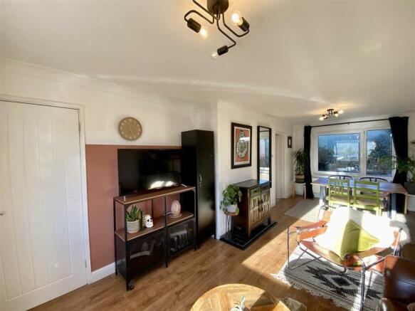 OPEN PLAN SITTING/DINING ROOM