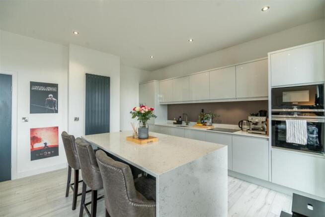 2 bed Penthouse for sale Image 5