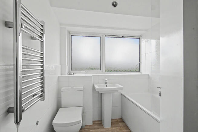6 bathroom.JPG