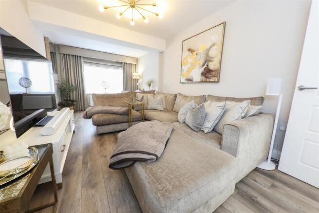 SEPARATE SITTING ROOM