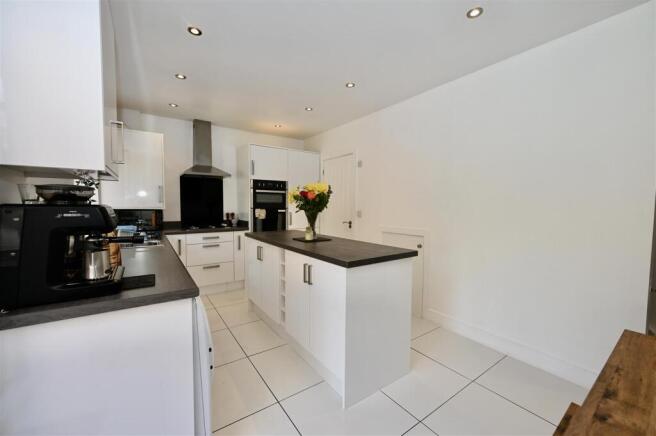 3 bed Semi-Detached for sale Image 8