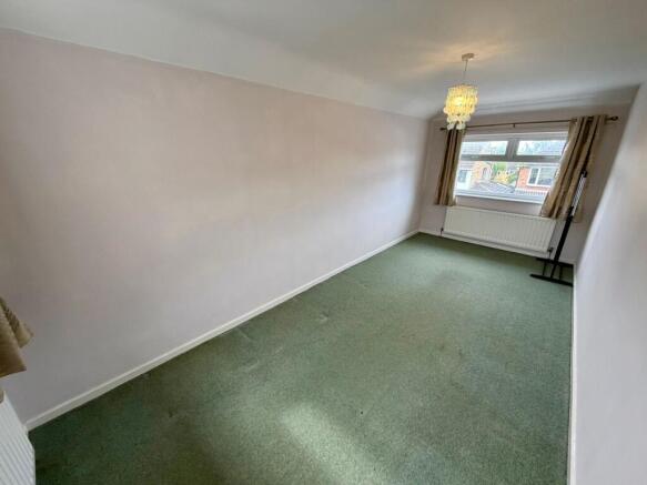 4 bed House to rent Image 8