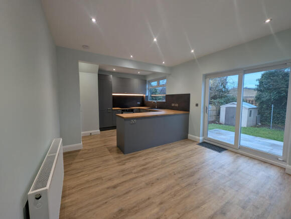 3 bed Semi-Detached to rent Image 4