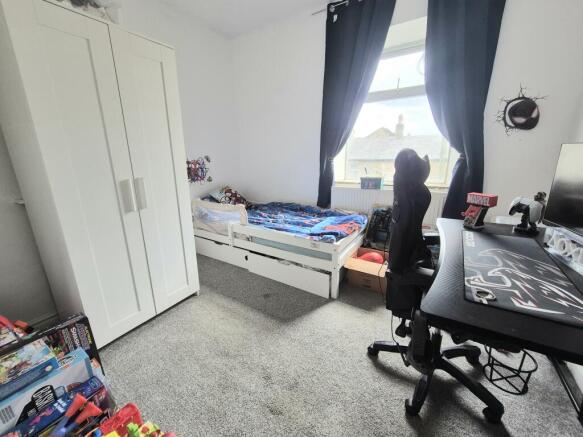 2 bed Terraced to rent Image 5
