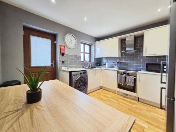 4 bed Detached for sale Image 7