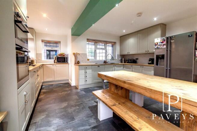 KITCHEN BREAKFAST ROOM