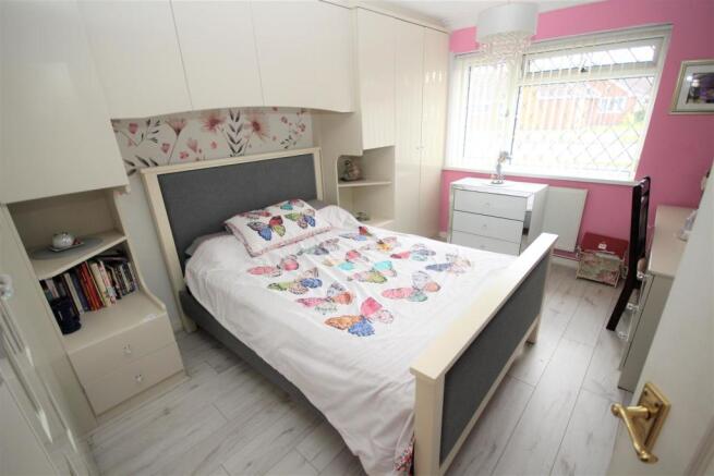 bedroom 1.JPG