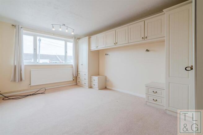 74 Chestnut Close-9.jpg