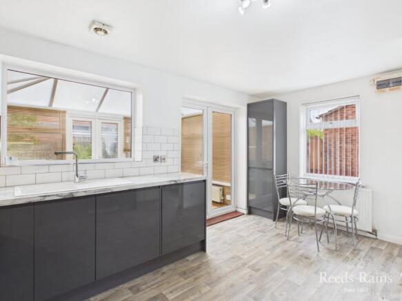 3 bed Semi-Detached for sale Image 9